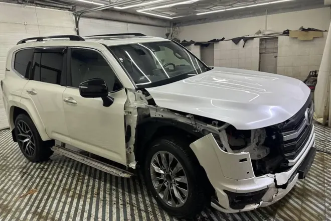 Реальный выкупленный автомобиль: lexus lx с разобранной передней частью