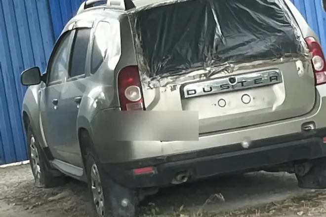 Renault Duster с закрытым плёнкой задним стеклом — пример выкупа