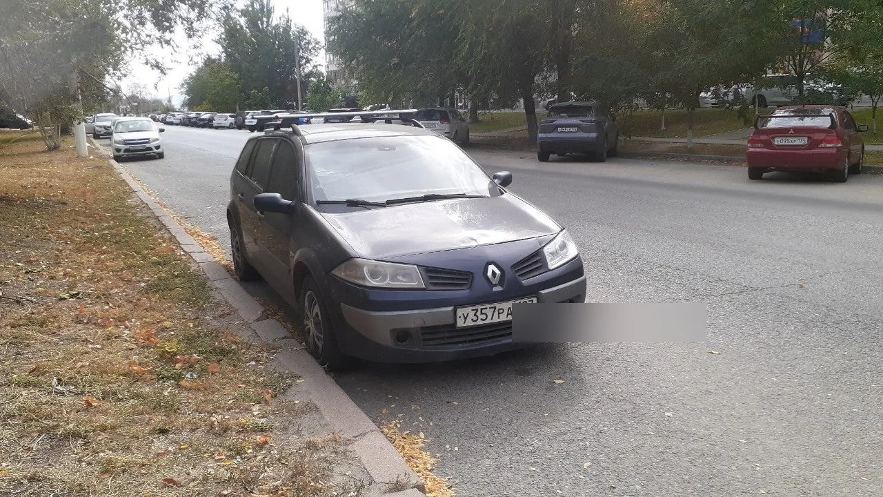 Реальный выкупленный автомобиль: тёмный renault megane универсал